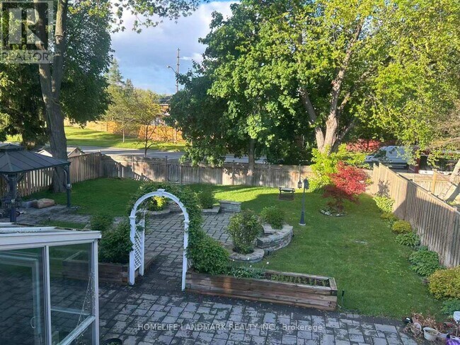 37 Allangrove Crescent in Toronto, ON - Building Photo - Building Photo