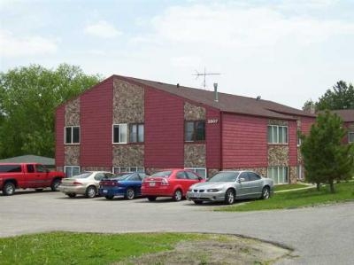 4th Street Manor in Waterloo, IA - Foto de edificio