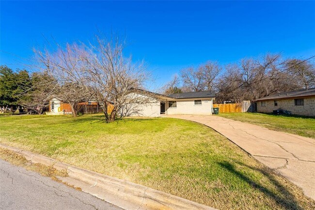 4306 Shallowbrook Trail in Austin, TX - Building Photo - Building Photo
