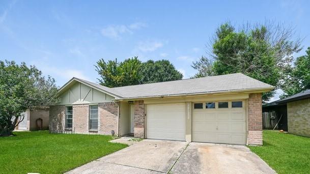 20115 Woodhall Ln in Humble, TX - Foto de edificio