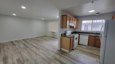 Sunshine Manor Apartments in El Cajon, CA - Foto de edificio - Building Photo