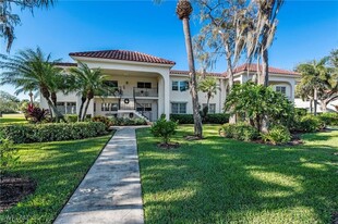1055 Forest Lakes Dr in Naples, FL - Building Photo