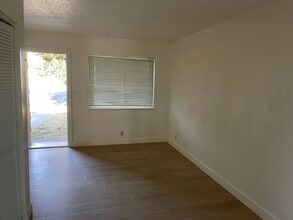 3329 Routier Rd in Sacramento, CA - Building Photo - Building Photo