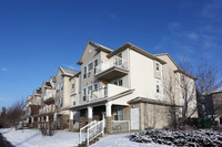 2000 Applevillage Crt SE in Calgary, AB - Building Photo - Building Photo