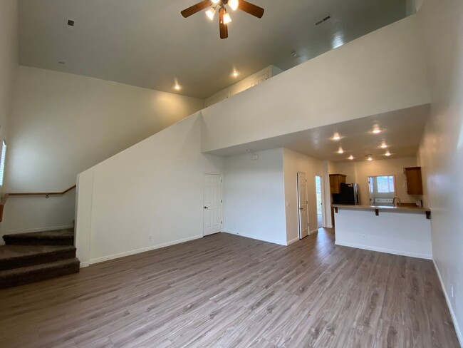 124 S Las Hurdes Dr in Saint George, UT - Foto de edificio - Building Photo