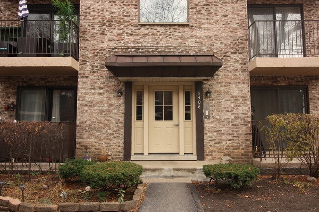 5406 Chateau Dr in Rolling Meadows, IL - Building Photo - Building Photo