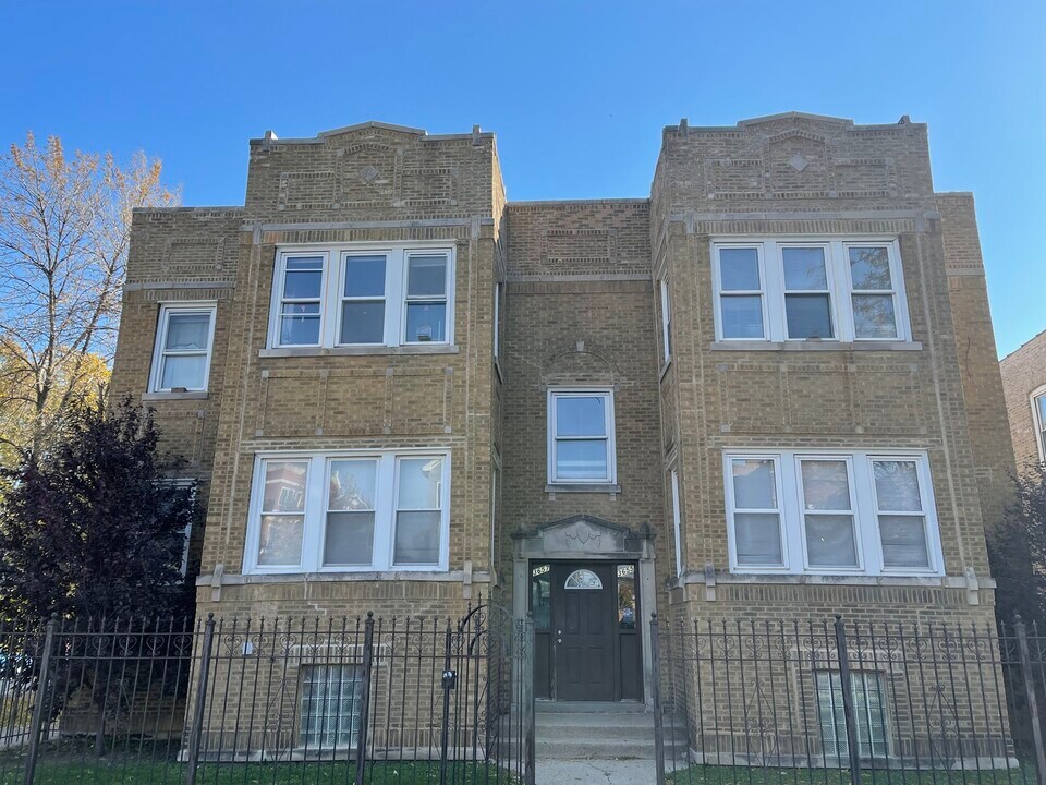 3655 N Troy St in Chicago, IL - Building Photo