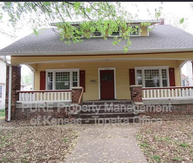 property at 1220 SW Garfield Ave