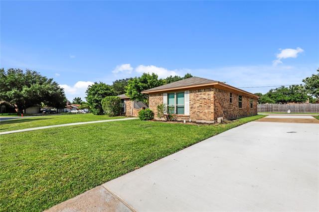 938 Cottonwood Trail in Benbrook, TX - Building Photo - Building Photo