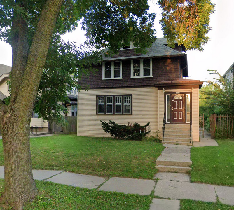 2754 N 44th St-Unit -2756 in Milwaukee, WI - Foto de edificio