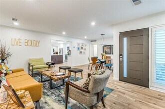 9807 Airline Rd in Dallas, TX - Building Photo - Building Photo