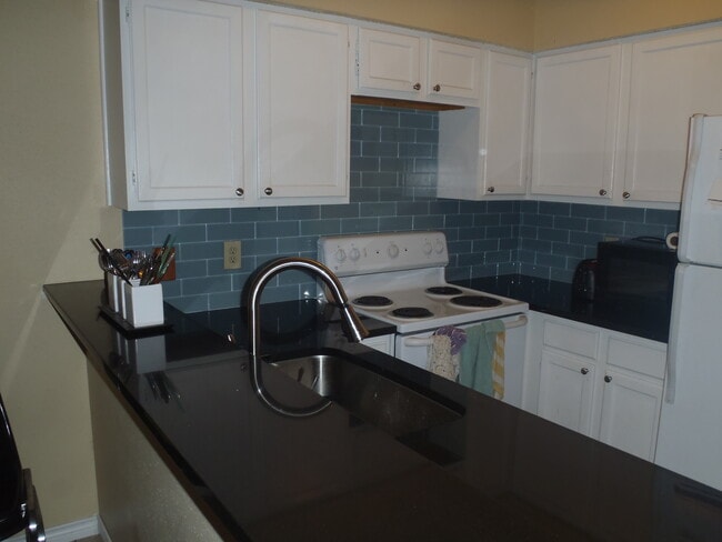 1915 Crossgate Park in San Antonio, TX - Building Photo - Building Photo