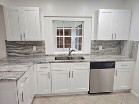 12191 Broadleaf Ct in Wellington, FL - Building Photo