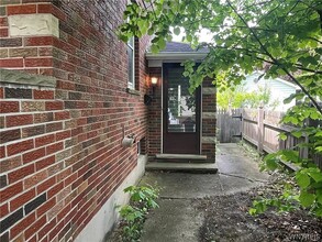 562 26th St in Niagara Falls, NY - Foto de edificio - Building Photo