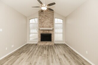 5708 Shady Springs Trail in Fort Worth, TX - Building Photo - Building Photo