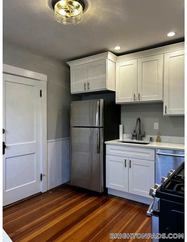 73 Hobart St in Boston, MA - Building Photo - Building Photo