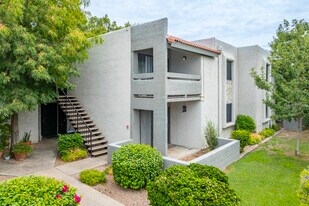 Shadow Ridge Apartments in Scottsdale, AZ - Building Photo