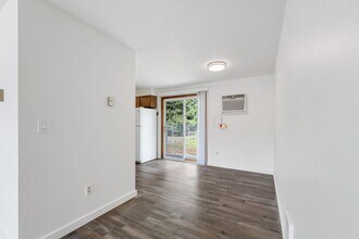 219 E Hawthorne Rd in Spokane, WA - Building Photo - Building Photo