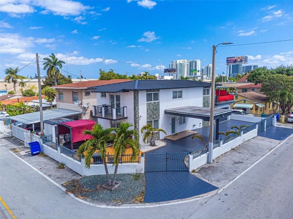 901 NW 22nd Pl in Miami, FL - Building Photo