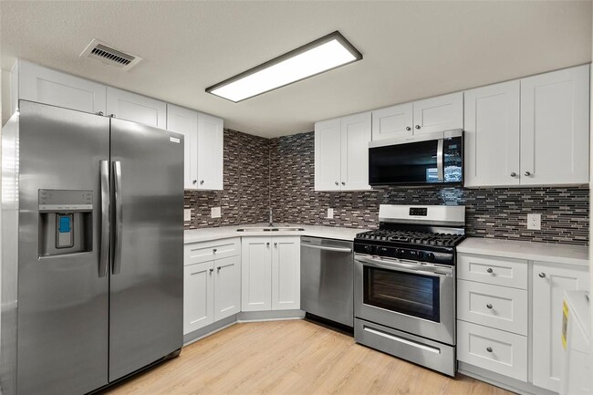 property at 6327 Illinois St