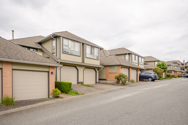 1207 Confederation Dr in Port Coquitlam, BC - Building Photo - Building Photo