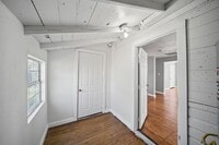 202 Sylvester Rd photo'