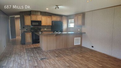 687 W Mills Dr in Towanda, KS - Building Photo - Building Photo