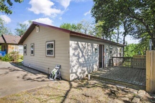 property at 1835 W Mitchell St