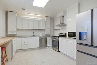 74 Peacock Ln in Locust Valley, NY - Building Photo - Building Photo