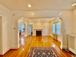 107 E Elm Ave in Quincy, MA - Building Photo - Building Photo