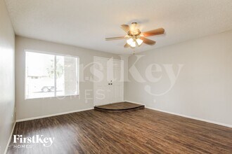 3846 W Dalphin Rd in Phoenix, AZ - Foto de edificio - Building Photo