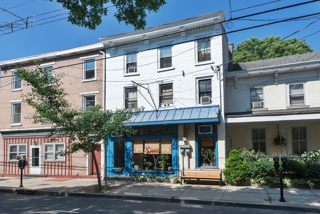 61 N Main St