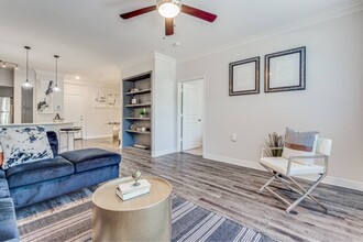 Portico Kirby in Houston, TX - Building Photo - Building Photo