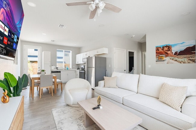 property at 6606 W Paradise Ln