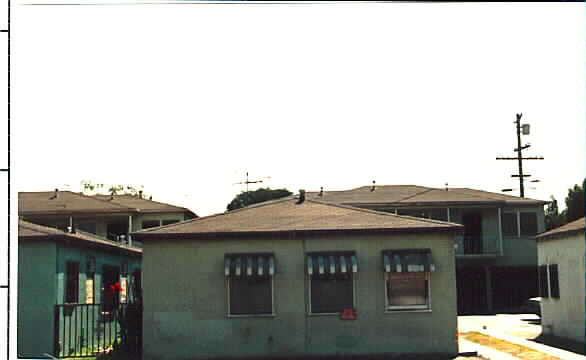 10124 California Ave in South Gate, CA - Building Photo