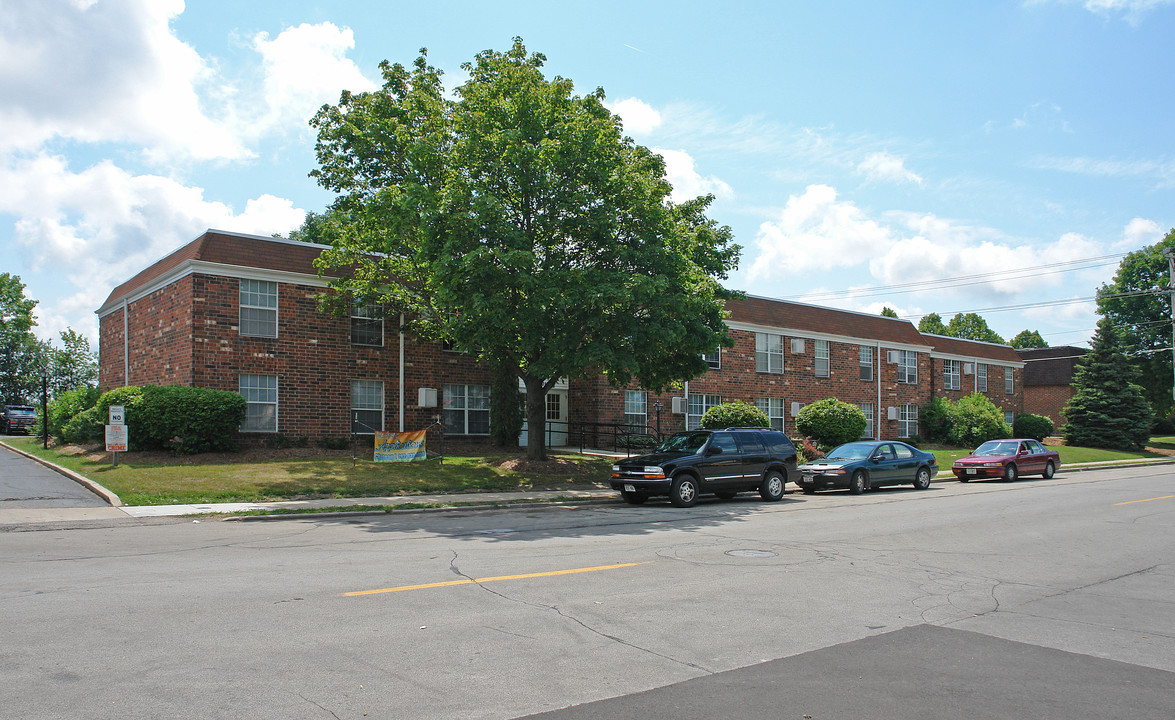 Chateau I Apartments in Racine, WI - Building Photo