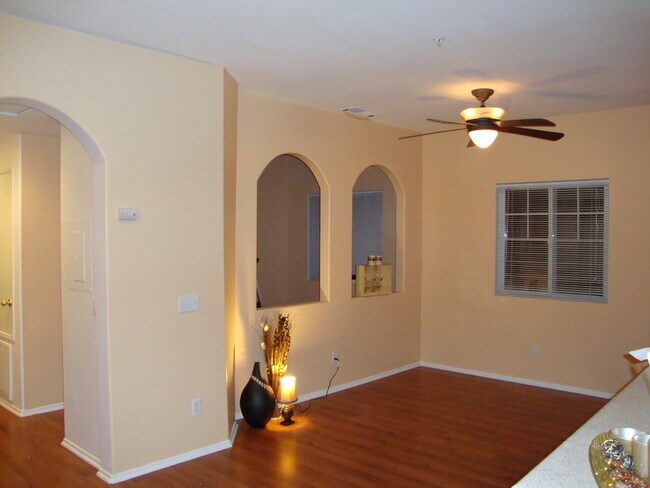 26456 Arboretum Way, Unit Luxury Condo in Verona in Murrieta, CA - Foto de edificio - Building Photo
