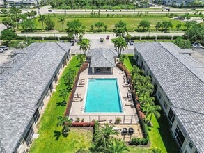 8358 Bernwood Cove Loop in Ft. Myers, FL - Foto de edificio - Building Photo