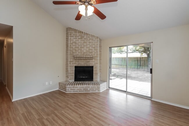 17002 Enchanted Cir E in Sugar Land, TX - Building Photo - Building Photo