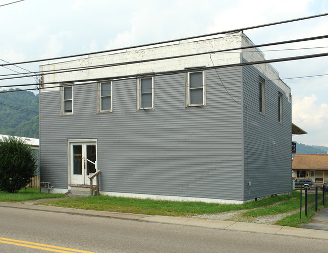 13548 Maccorkle Ave in Charleston, WV - Building Photo - Building Photo