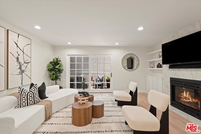 property at 853 Larrabee St
