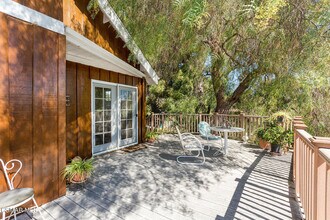 1052 Hacienda Dr in Simi Valley, CA - Building Photo - Building Photo