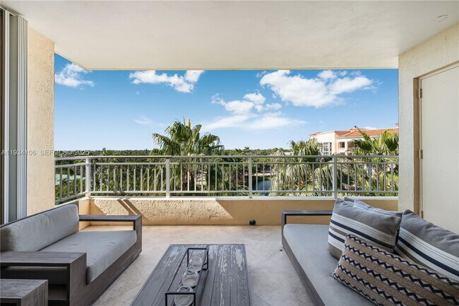 765 Crandon Blvd in Key Biscayne, FL - Building Photo - Building Photo