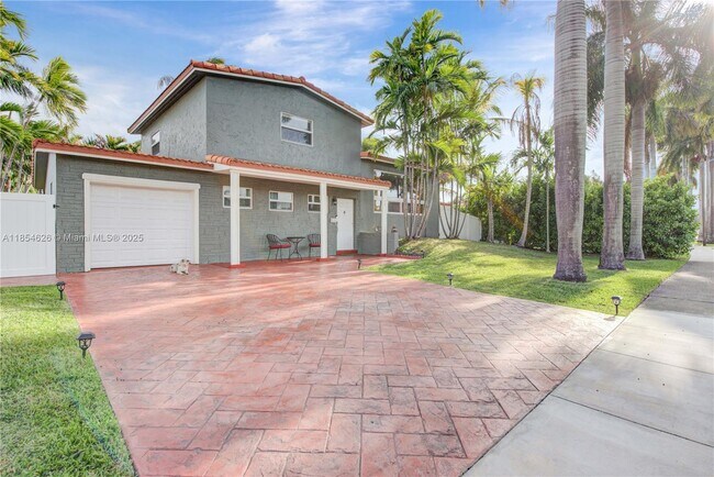 1100 NE 4th St in Hallandale Beach, FL - Building Photo - Building Photo