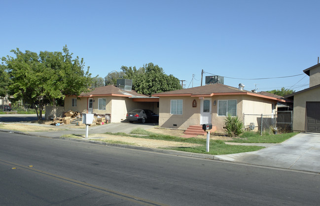 482 W Minarets Ave in Pinedale, CA - Foto de edificio - Building Photo