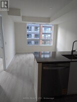 3270 Sheppard Ave E in Toronto, ON - Building Photo