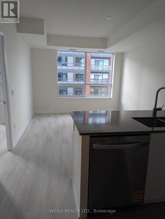 3270 Sheppard Ave E in Toronto, ON - Building Photo