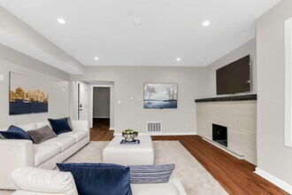 8042 S Champlain Ave in Chicago, IL - Building Photo - Building Photo