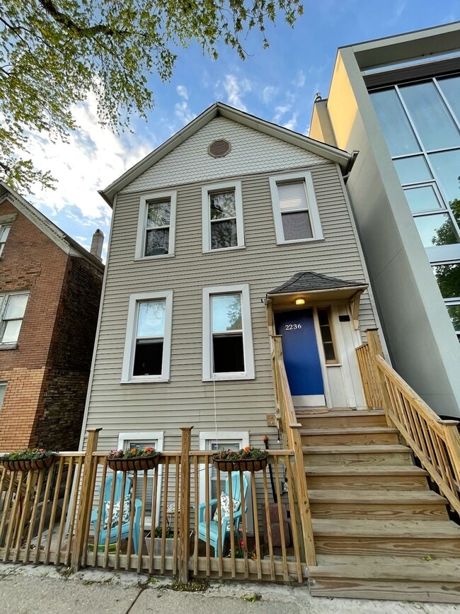 2236 W Belden Ave, Unit 2f