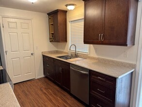 2107 Pacific Pl in Mount Vernon, WA - Building Photo - Building Photo